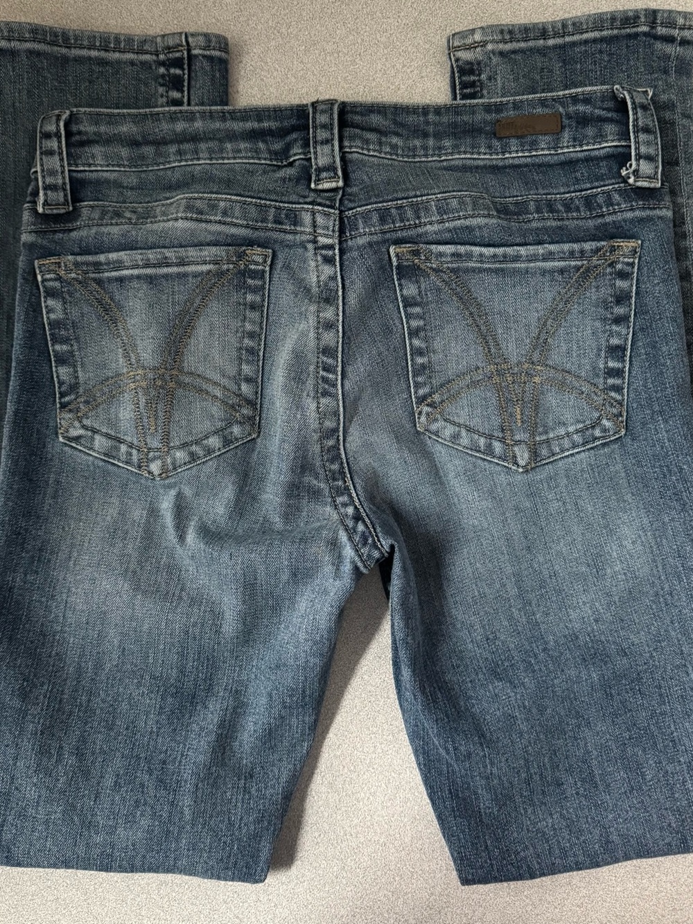 KUT From the Kloth Stevie Straight Leg Jeans, Embroidered Back Pockets, Size 4